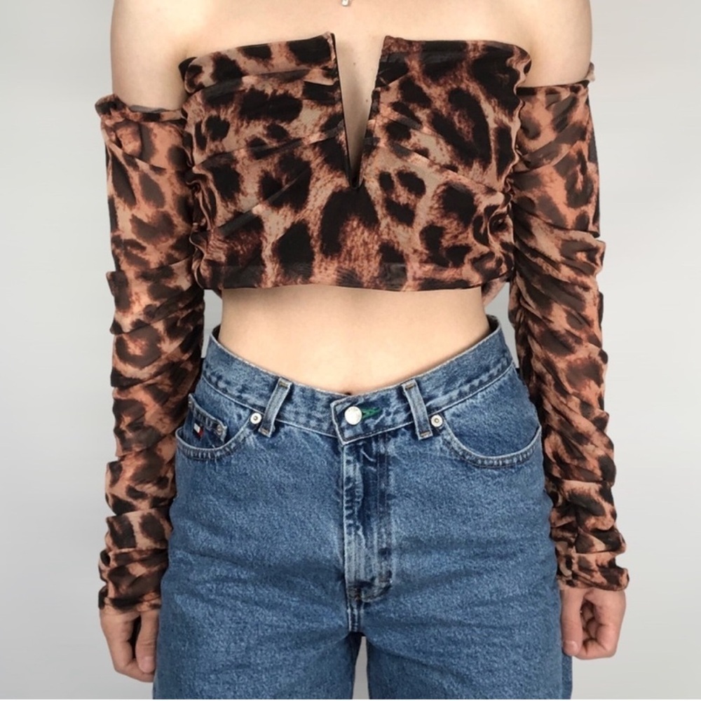 3/$15 Pretty little thing plt tan mesh leopard print v wire Bardot crop top